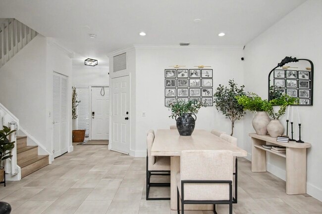 Building Photo - 6744 Via Regina