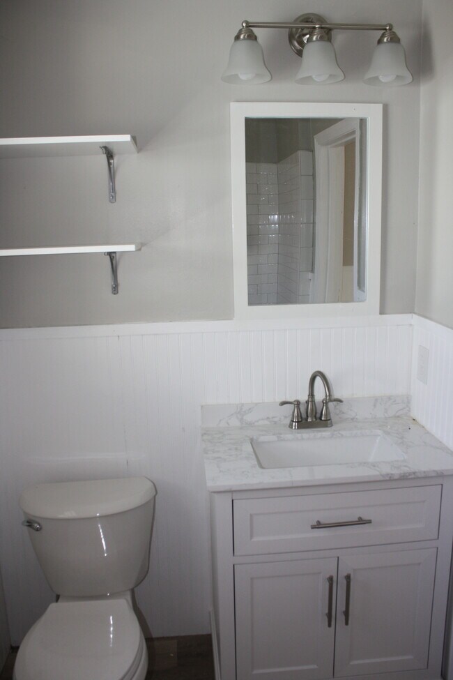 Bath 2 - 2121 22nd St