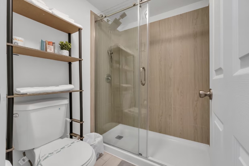 Building Photo - 5565 W Irlo Bronson Memorial Hwy