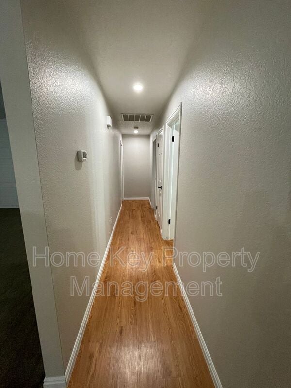 Building Photo - 54 E 300 S