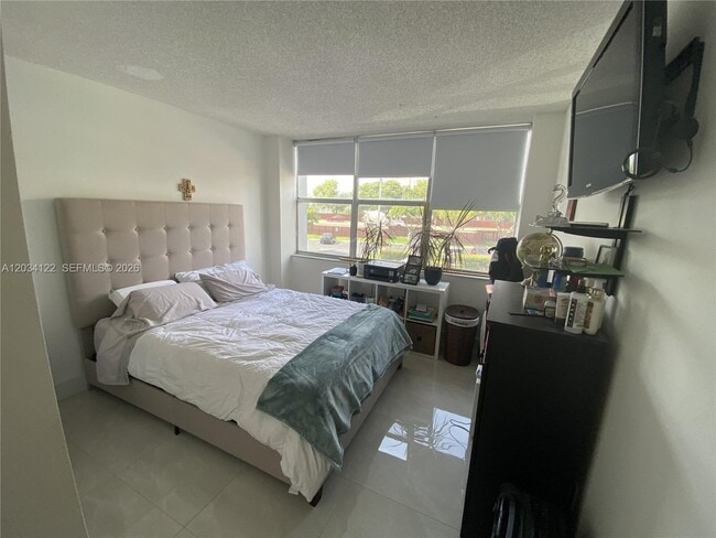 Building Photo - 1200 NE Miami Gardens Dr