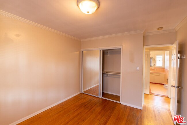 Building Photo - 8537 Cashio St