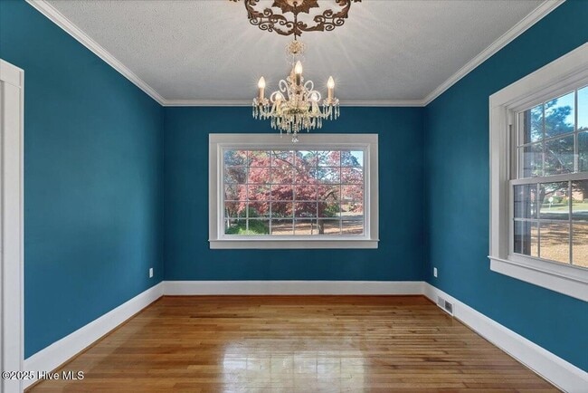 Building Photo - 300 Dogwood Ln