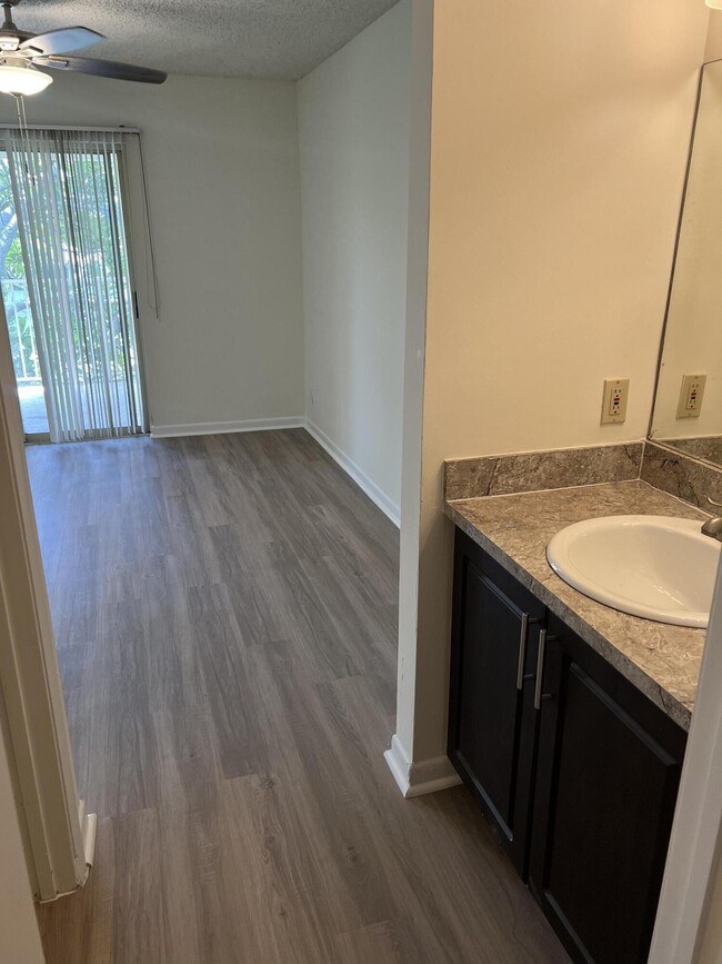 Building Photo - 6300 La Costa Dr