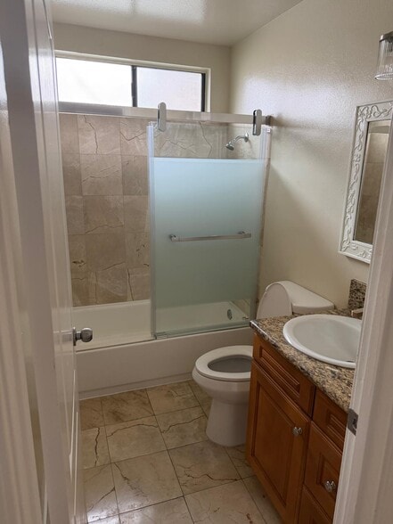 Building Photo - 1760 Temple Ave