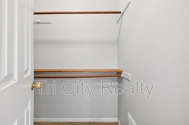 Building Photo - 404 Topaz Trail