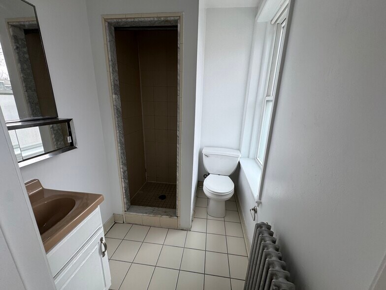 Building Photo - 146 Oxford St