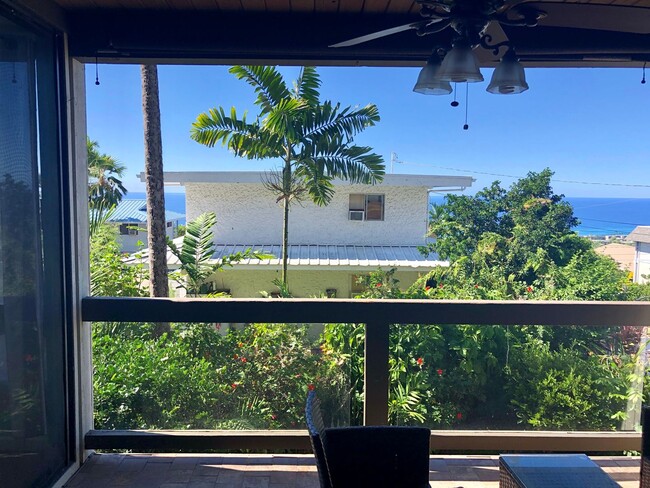 Building Photo - 3 bed / 3 bath furnished condo with ocean views!