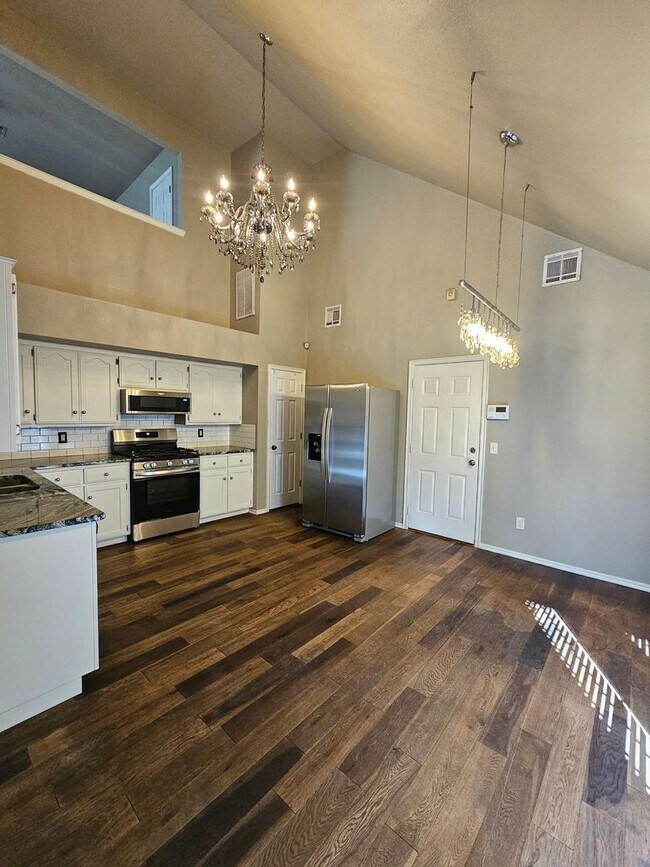 Building Photo - (3) Bed or (2)Bed + Bonus Room/(2.5) Bath ...