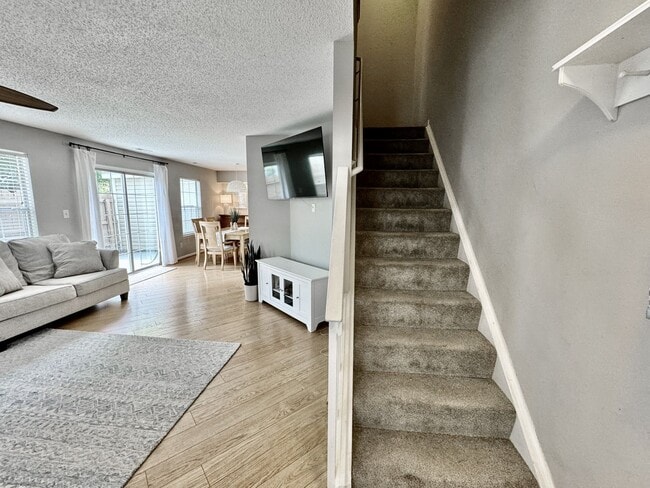 Building Photo - 2-Bedroom Condo Ready 08-01-24! Community ...