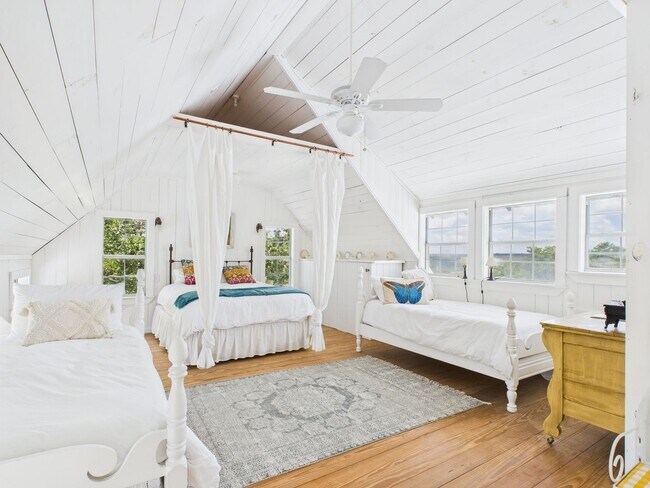 Building Photo - Hunting Retreat with 40 acre Yard