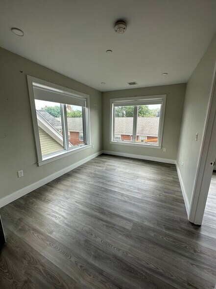 Building Photo - 206 Old Colony Ave