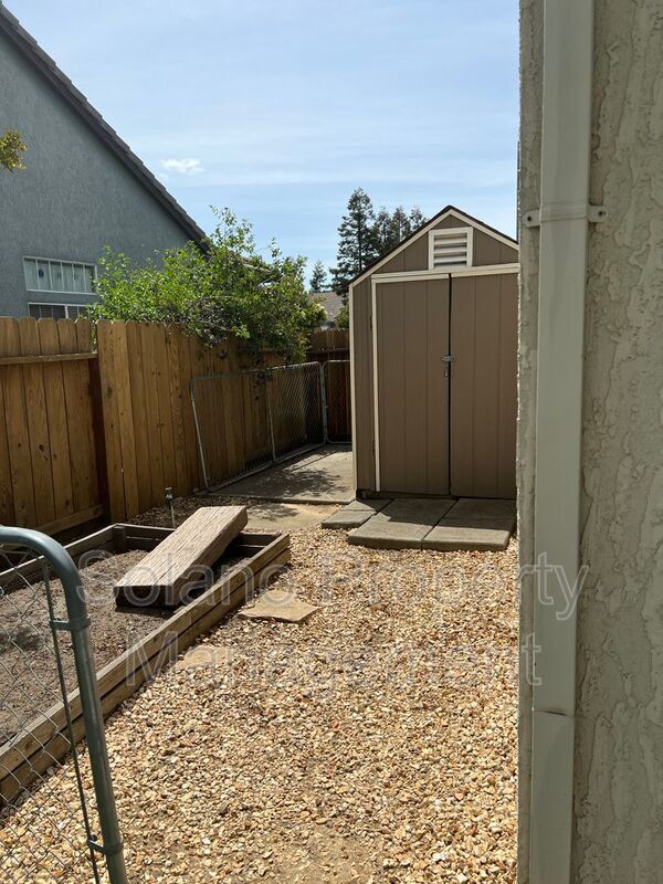 Building Photo - 480 Stern Dr