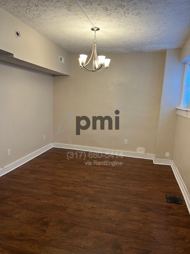 Building Photo - 1 W 28th St