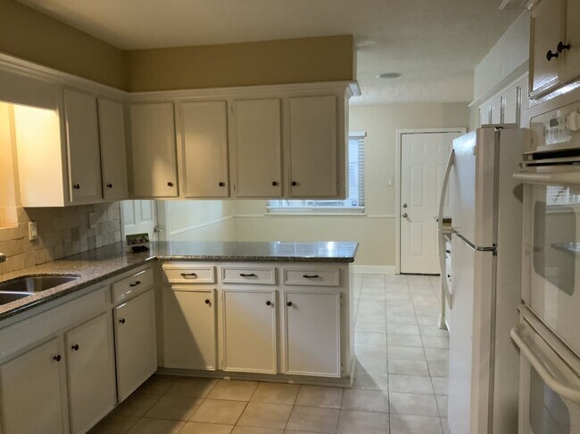 Building Photo - 16395 Havenpark Dr