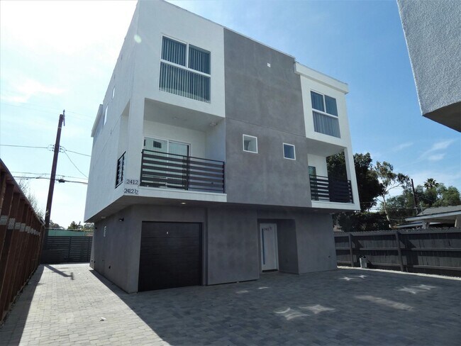Building Photo - Modern Townhome Community in Prime Mid-City