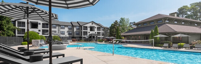 Lodge Pool / Exterior