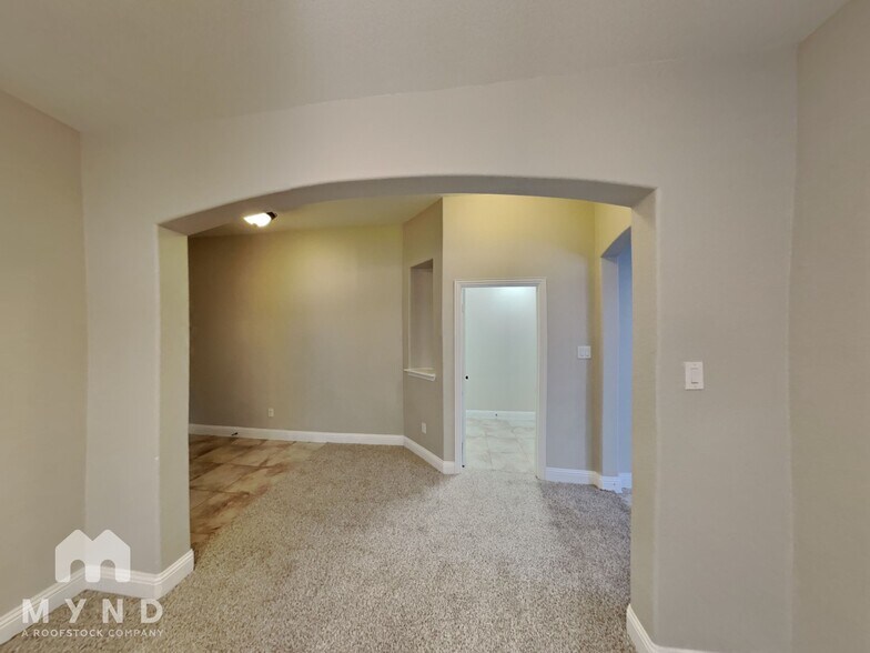 Building Photo - 405 Bentley Dr