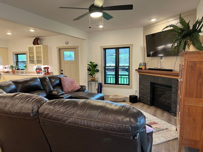 Building Photo - Home on Beautiful Farm and Vineyard Minutes From Town Of Blacksburg