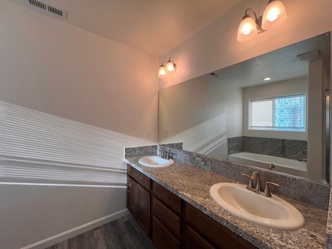 Building Photo - Charming 3 Bedroom, 2 bath, 2 car garage home in Fallon