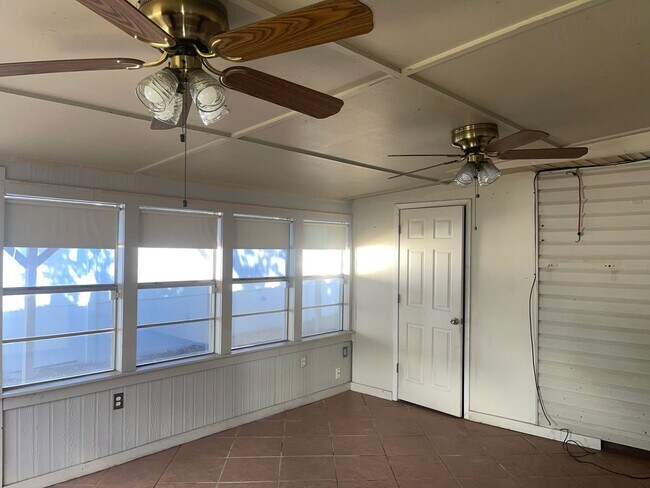 Building Photo - Flour Bluff 3 bedroom 2 bathroom
