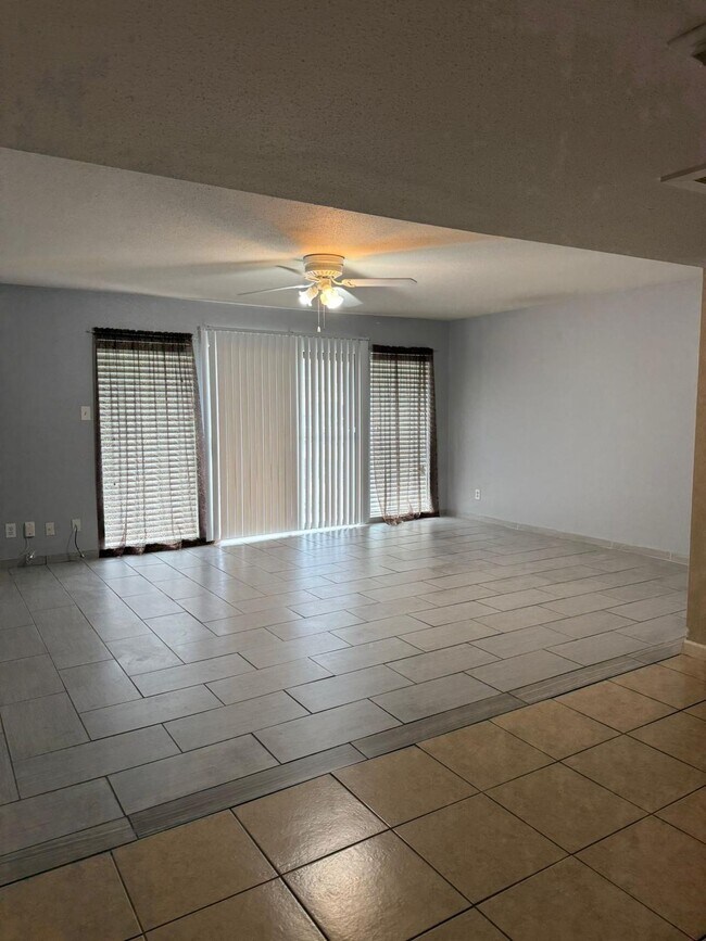 Building Photo - 14777 Wunderlich Dr