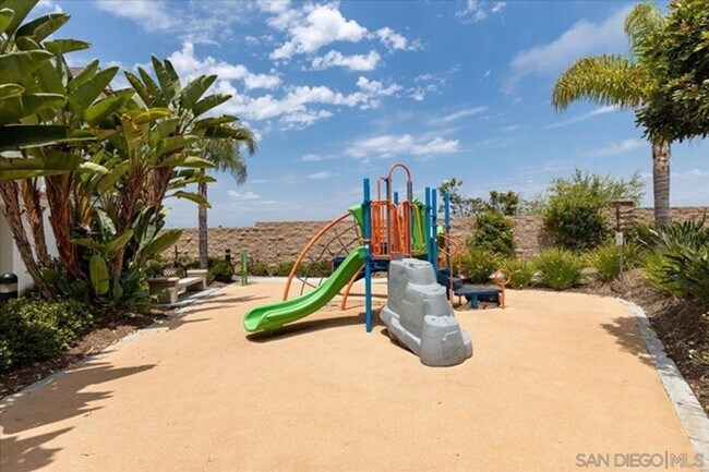 Building Photo - Available Now! Tri-Level 3 Bedroom 3.5 Bath Townhome!!