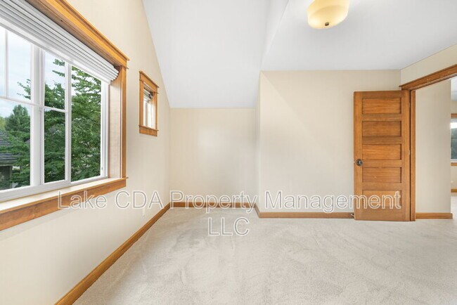 Building Photo - 3270 N Waterwood Ln