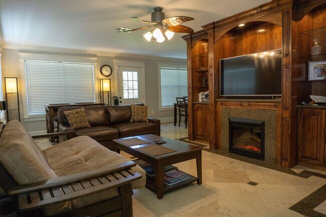 Building Photo - 262 Twin Lakes Ln