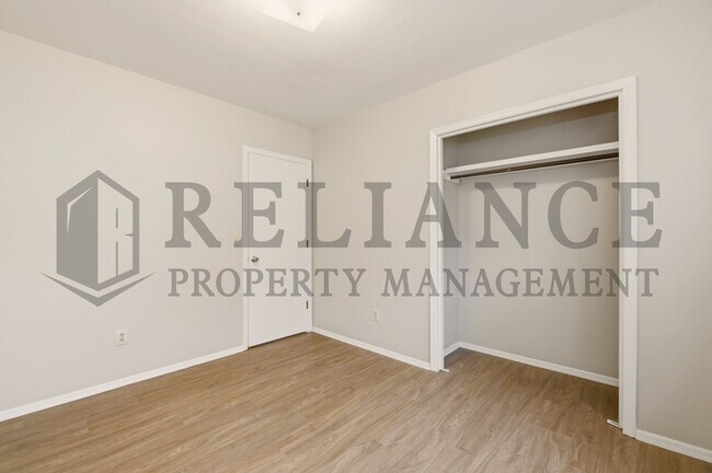 Building Photo - 5026 W Newell St