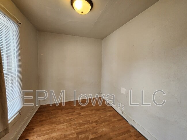 Building Photo - 403 9th Ave SW