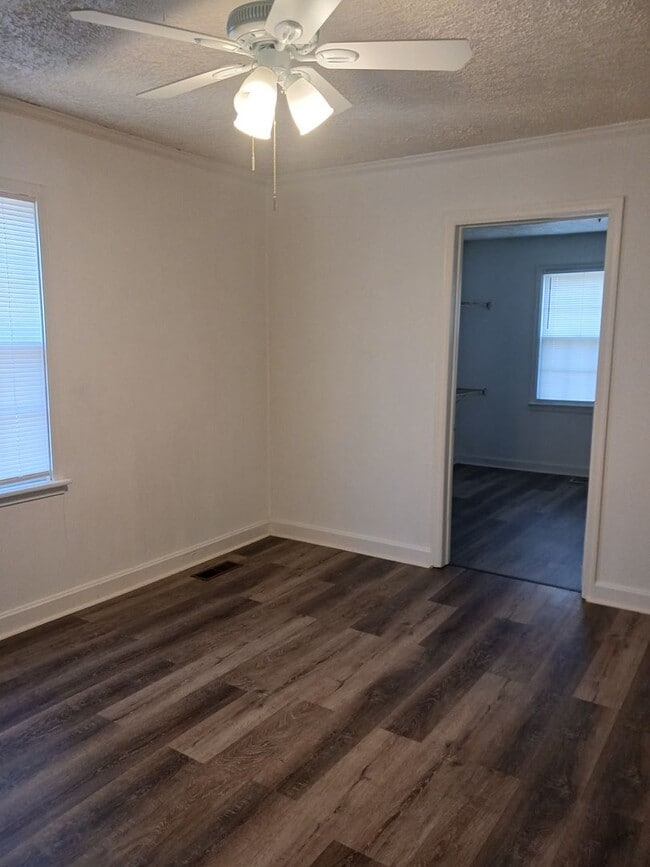 Building Photo - North Columbus 2bedroom home available to rent!