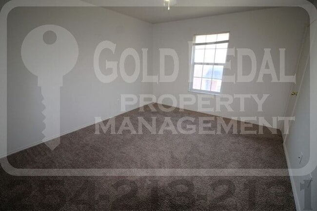 Building Photo - 306 Creek St – Unit C: Cozy Cove Living at...