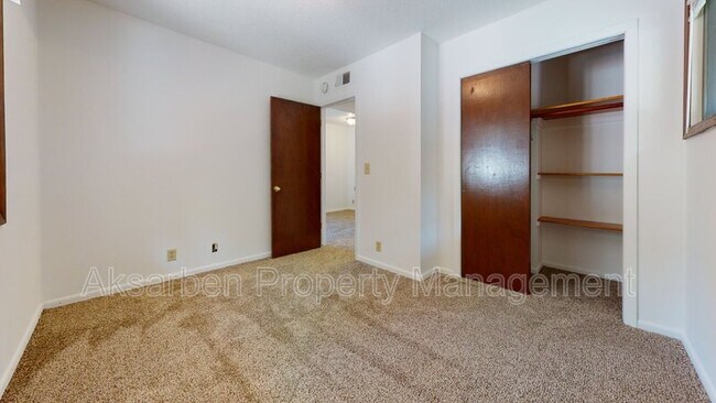 Building Photo - 311 E Spruce St