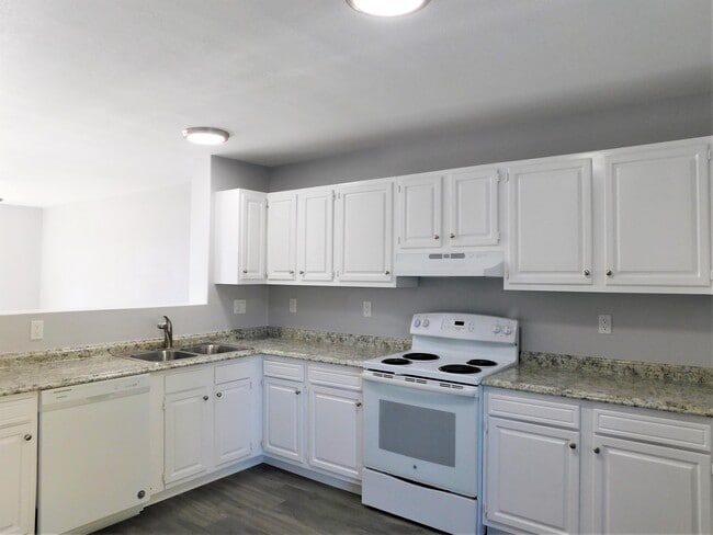 Building Photo - 3236 White Ave