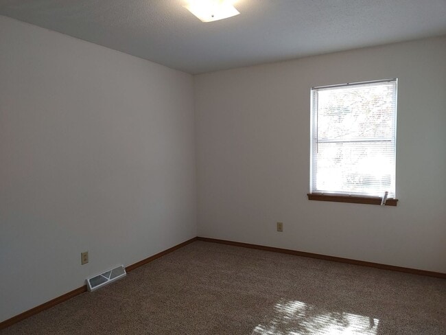 Building Photo - 3026 Mimosa St