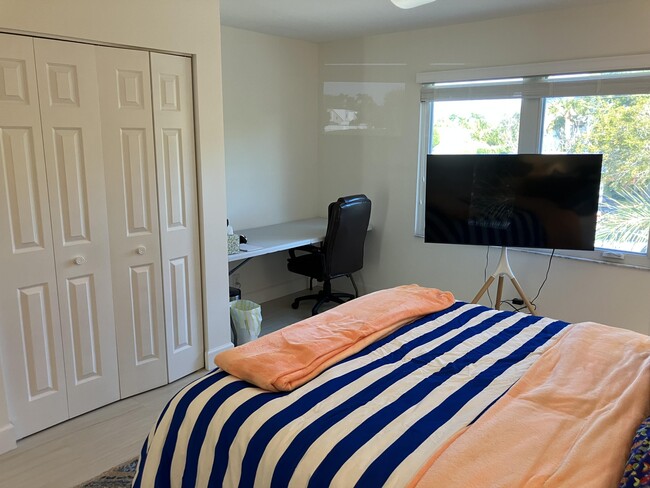 Building Photo - 333 Pelican Way