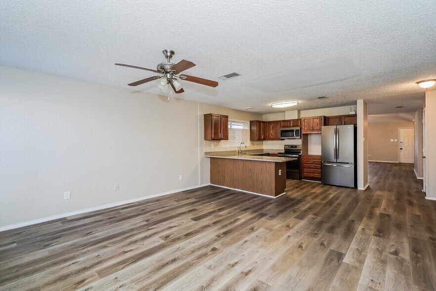 Building Photo - 4813 Cable Dr