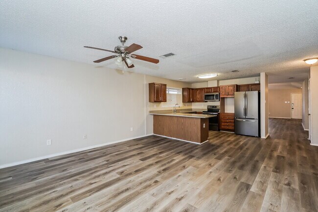 Building Photo - 4813 Cable Dr