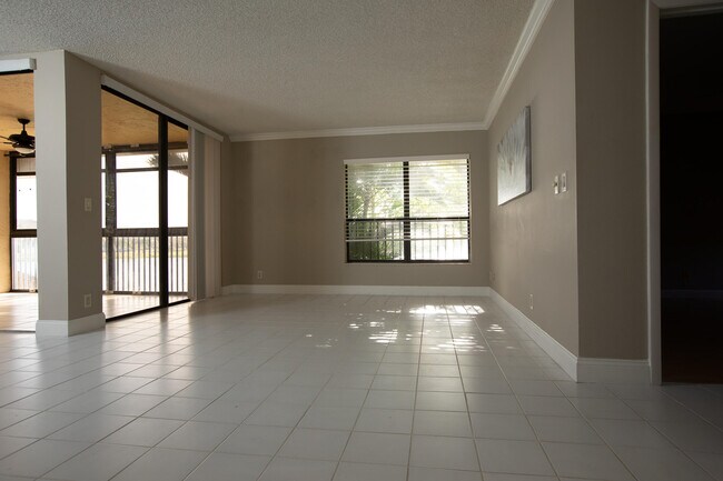 Building Photo - 2738 Carambola Cir S
