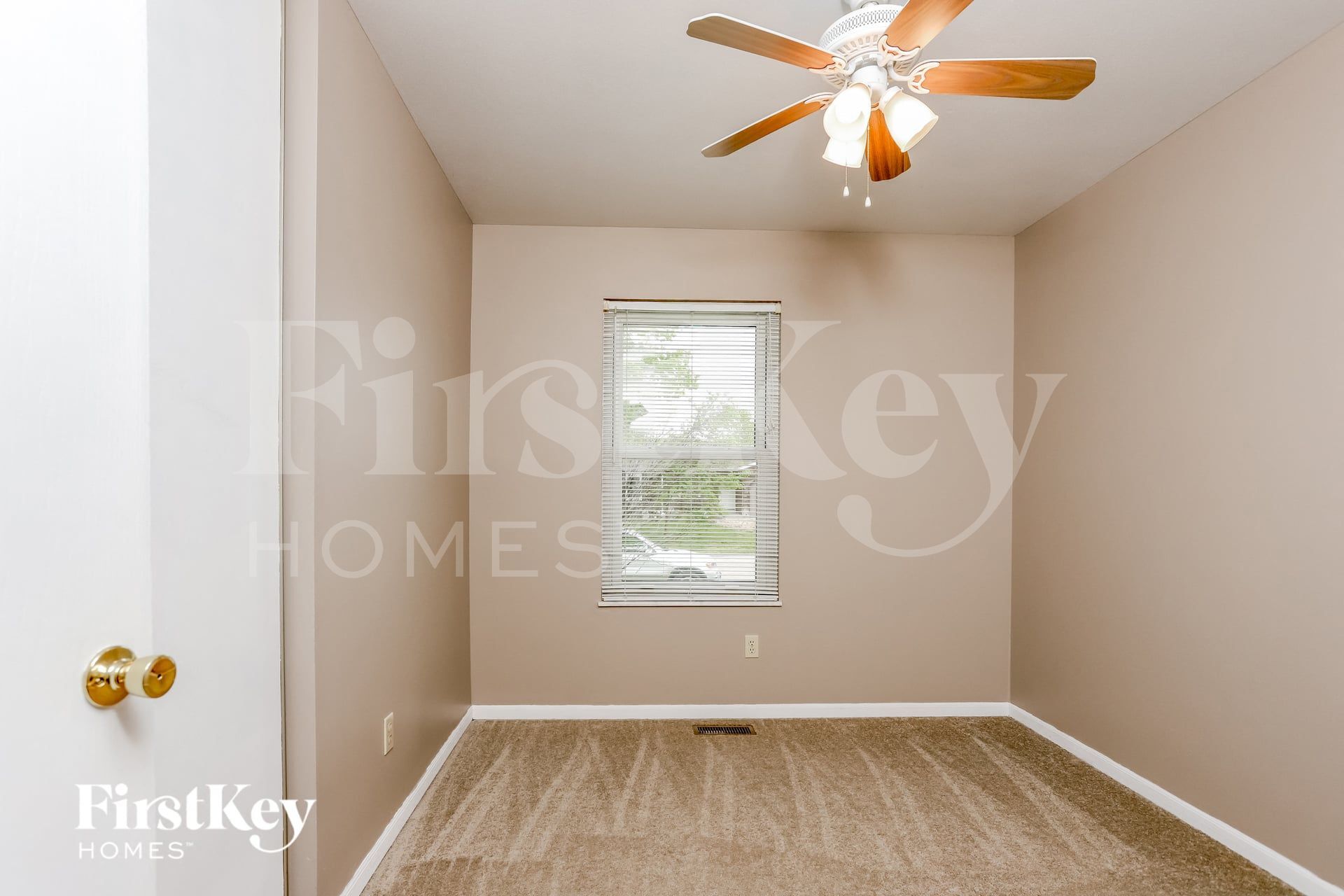Building Photo - 307 W Sunny Hill Blvd