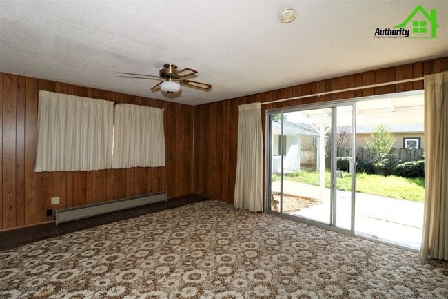 Building Photo - 1924 Sequoia St