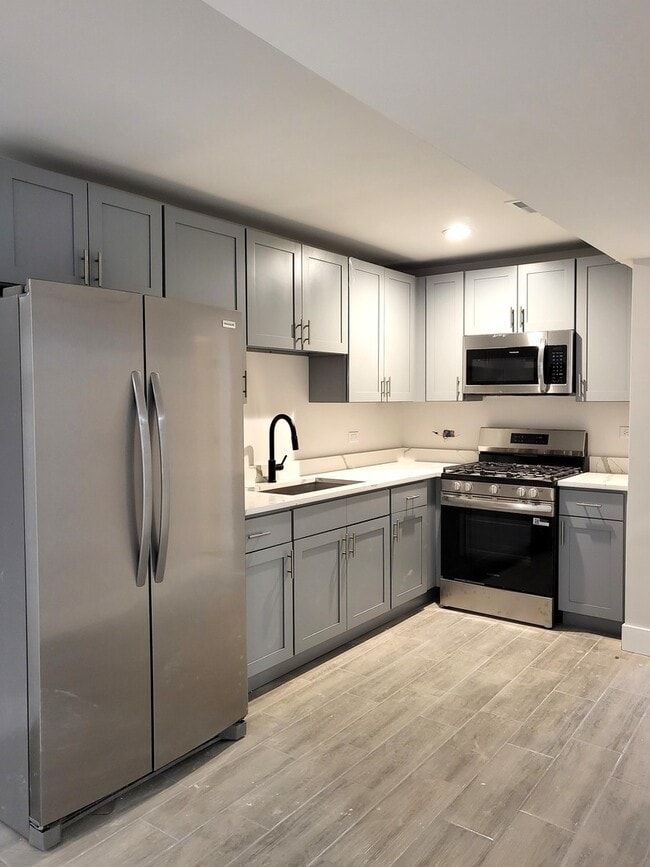 Building Photo - 2828 W Fulton St