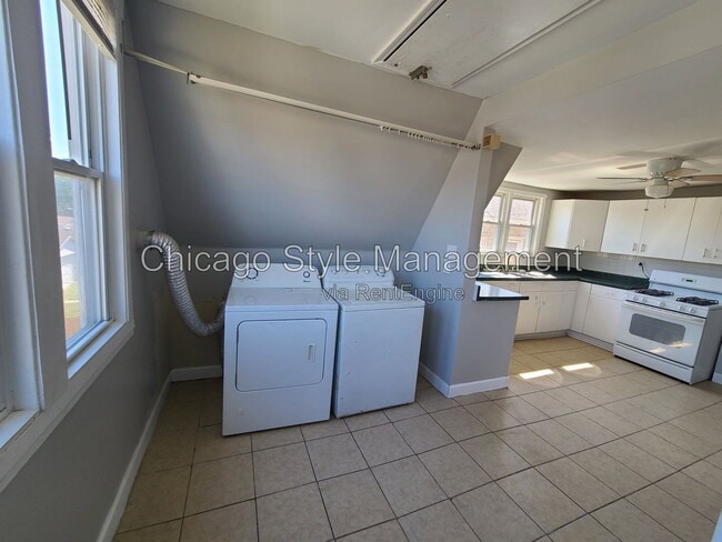 Building Photo - 6035 S Karlov Ave