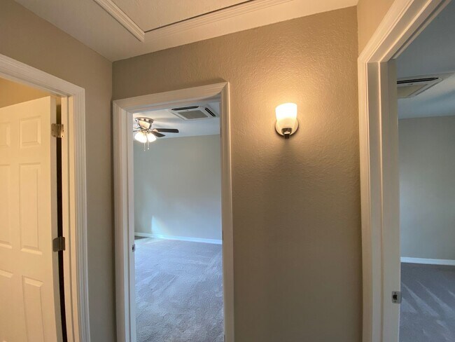 Building Photo - Custom Home - Desirable SW Ocala neighborhood 3/2/2 ** Wont Last**