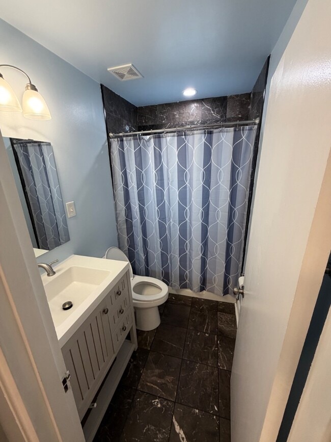 Building Photo - 336 Monohan Dr