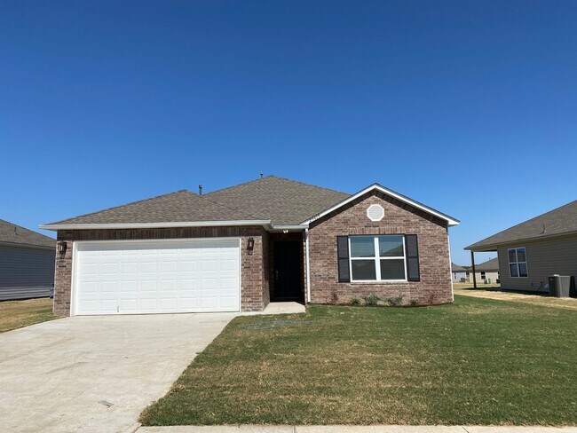 Building Photo - *Pre-leasing* Three Bedroom | Two Bathroom Home in East Village