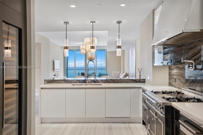 Building Photo - 17901 Collins Ave