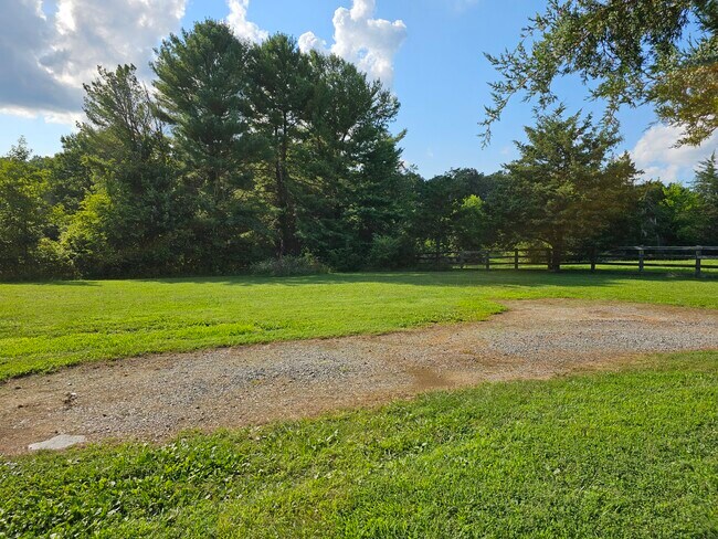 Building Photo - 2084 Dogtown Rd