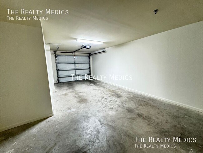 Building Photo - 12012 Villanova Dr